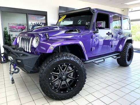 Used 2017 Jeep Wrangler Unlimited Sahara AWD/4WD image 2