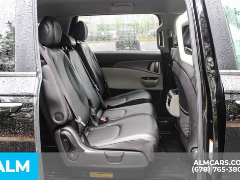 Used 2022 Kia Carnival LX FWD image 22