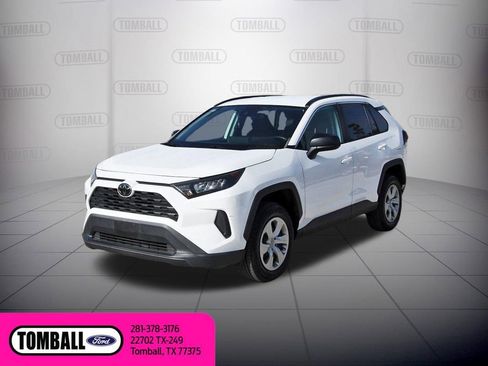 Used 2021 Toyota RAV4 LE image 3