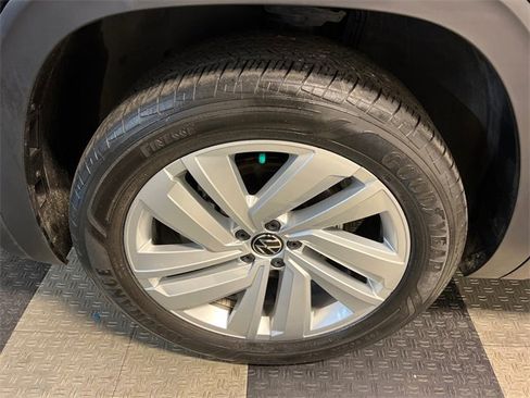 Used 2022 Volkswagen Atlas Cross Sport SE image 9