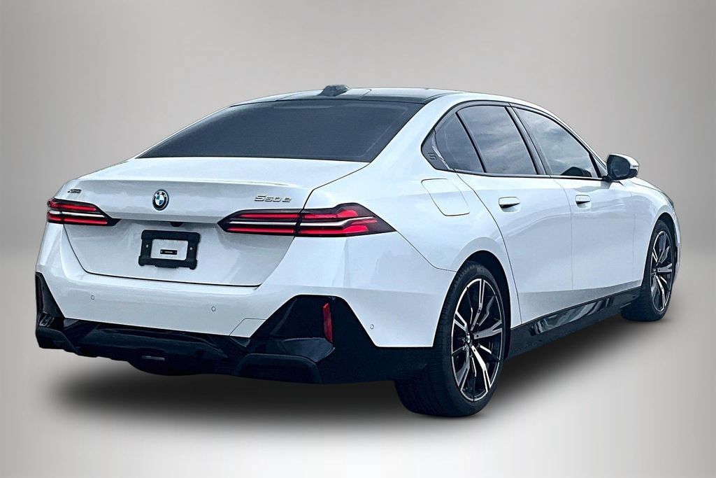 Used 2026 BMW 550e xDrive AWD/4WD image 4