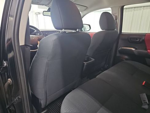 Used 2019 Toyota Tacoma SR5 AWD/4WD image 32