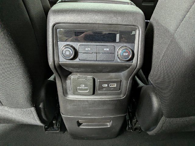 Used 2022 GMC Acadia SLE w/ Driver Convenience Package FWD image 25