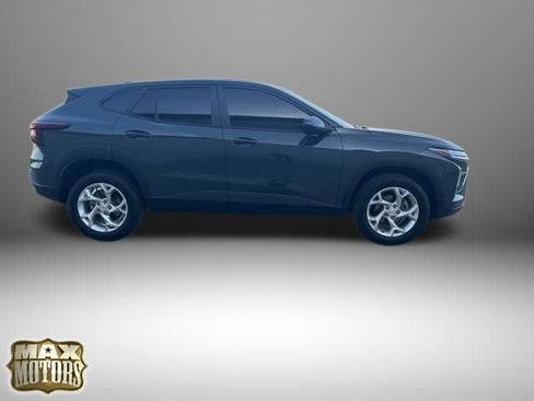 Used 2025 Chevrolet Trax LS w/ LS Convenience Package image 11