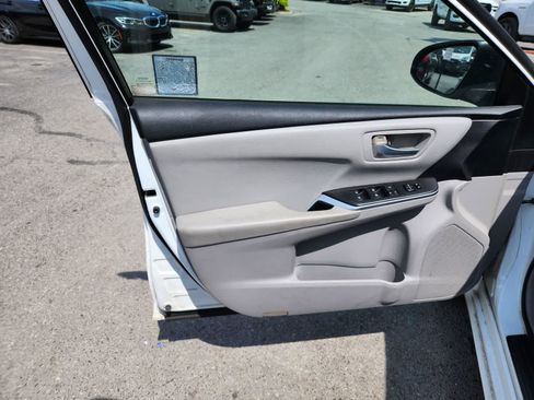 Used 2015 Toyota Camry LE FWD image 16