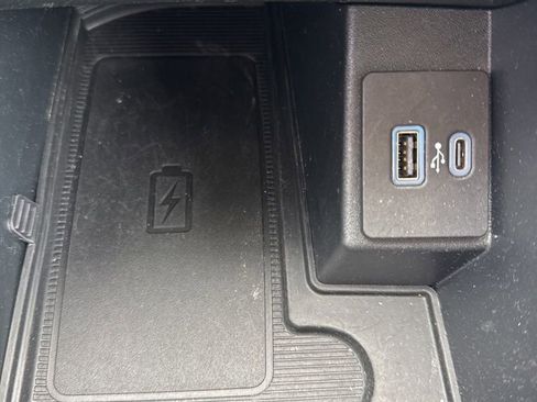 Used 2024 Ford Edge Titanium image 33