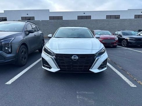 Used 2024 Nissan Altima 2.5 SV w/ SV Premium Package FWD image 7