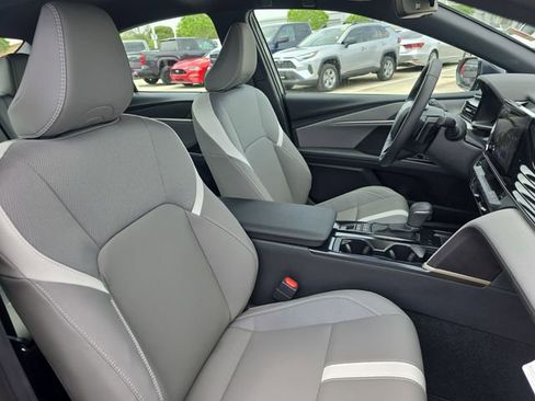 Used 2026 Toyota Camry SE w/ Convenience Package image 10