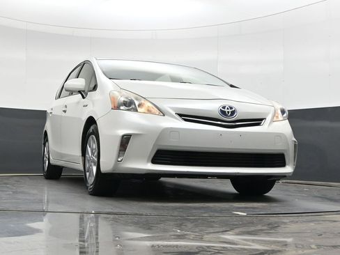 Used 2014 Toyota Prius V Three FWD image 27
