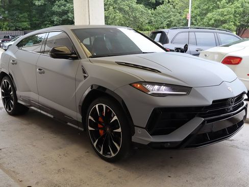 Used 2024 Lamborghini Urus S AWD/4WD image 3