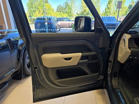New 2025 Land Rover Defender 110 S image 20