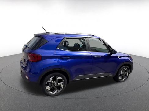 Used 2025 Hyundai Venue SEL FWD image 14