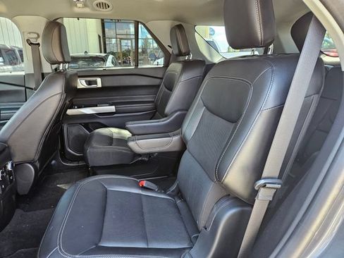 Used 2023 Ford Explorer Limited w/ Limited Technology Package RWD image 10