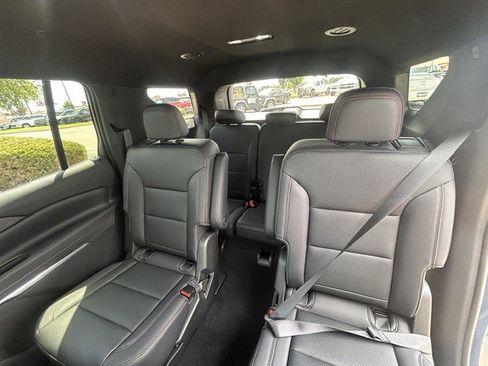 New 2026 Chevrolet Traverse Z71 w/ Enhanced Driving Package AWD/4WD image 5