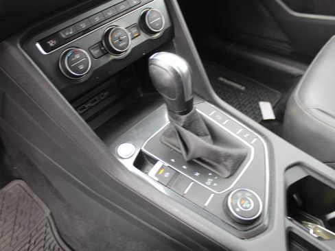 Used 2020 Volkswagen Tiguan SEL w/ 3rd Row Seat Package image 17