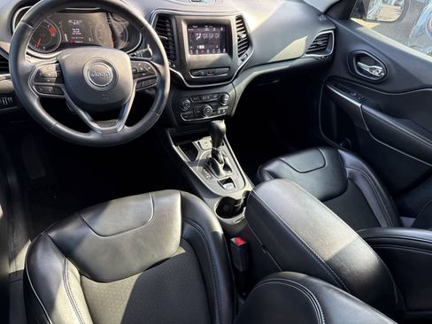 Used 2019 Jeep Cherokee Latitude Plus FWD image 23