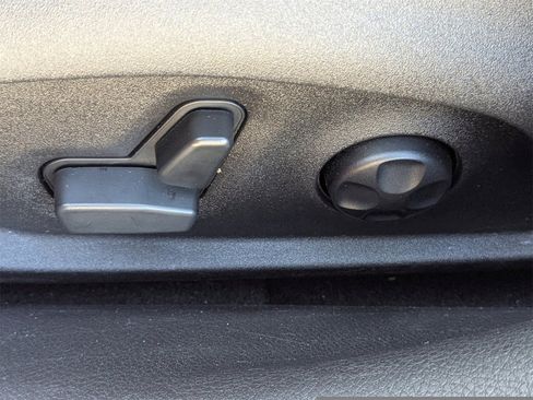 Used 2015 Jeep Renegade Limited w/ Advanced Technology Group image 22