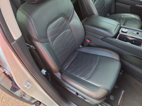 Used 2023 Nissan Pathfinder Platinum image 16