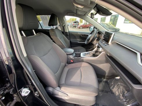 Used 2025 Toyota RAV4 LE image 27