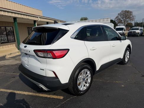 Used 2020 Ford Escape SE image 3