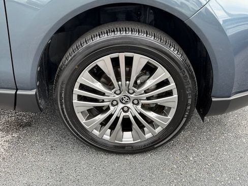Used 2023 Toyota Venza Limited AWD/4WD image 21