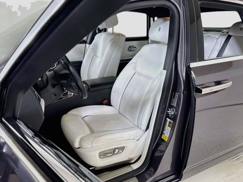 Used 2019 Rolls-Royce Ghost RWD image 14