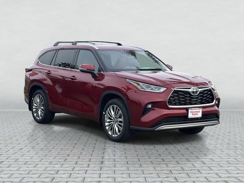 New 2026 Toyota Highlander Platinum image 4