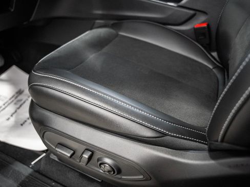 New 2025 Jeep Grand Cherokee Altitude image 32