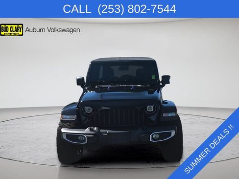 Used 2020 Jeep Wrangler Unlimited Sahara w/ Dual Top Group AWD/4WD image 3