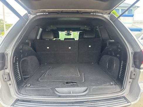 Used 2019 Jeep Grand Cherokee Altitude AWD/4WD image 12