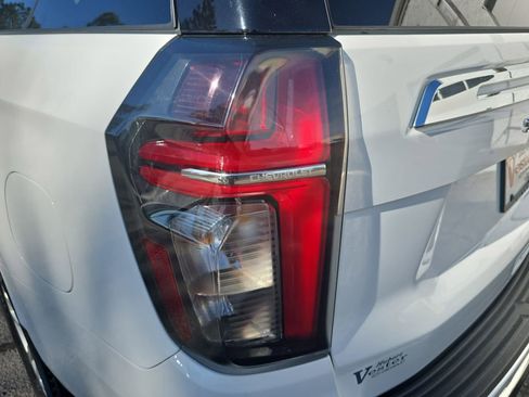 Used 2024 Chevrolet Suburban LT image 33