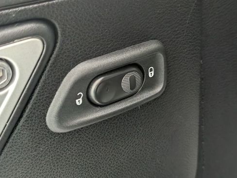 Used 2016 Jeep Wrangler Unlimited Sahara w/ Connectivity Group AWD/4WD image 11