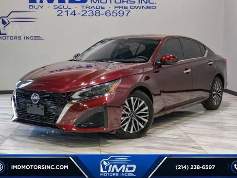 Used 2023 Nissan Altima 2.5 SV FWD image 2