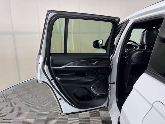 Used 2022 Jeep Grand Cherokee Overland AWD/4WD image 40