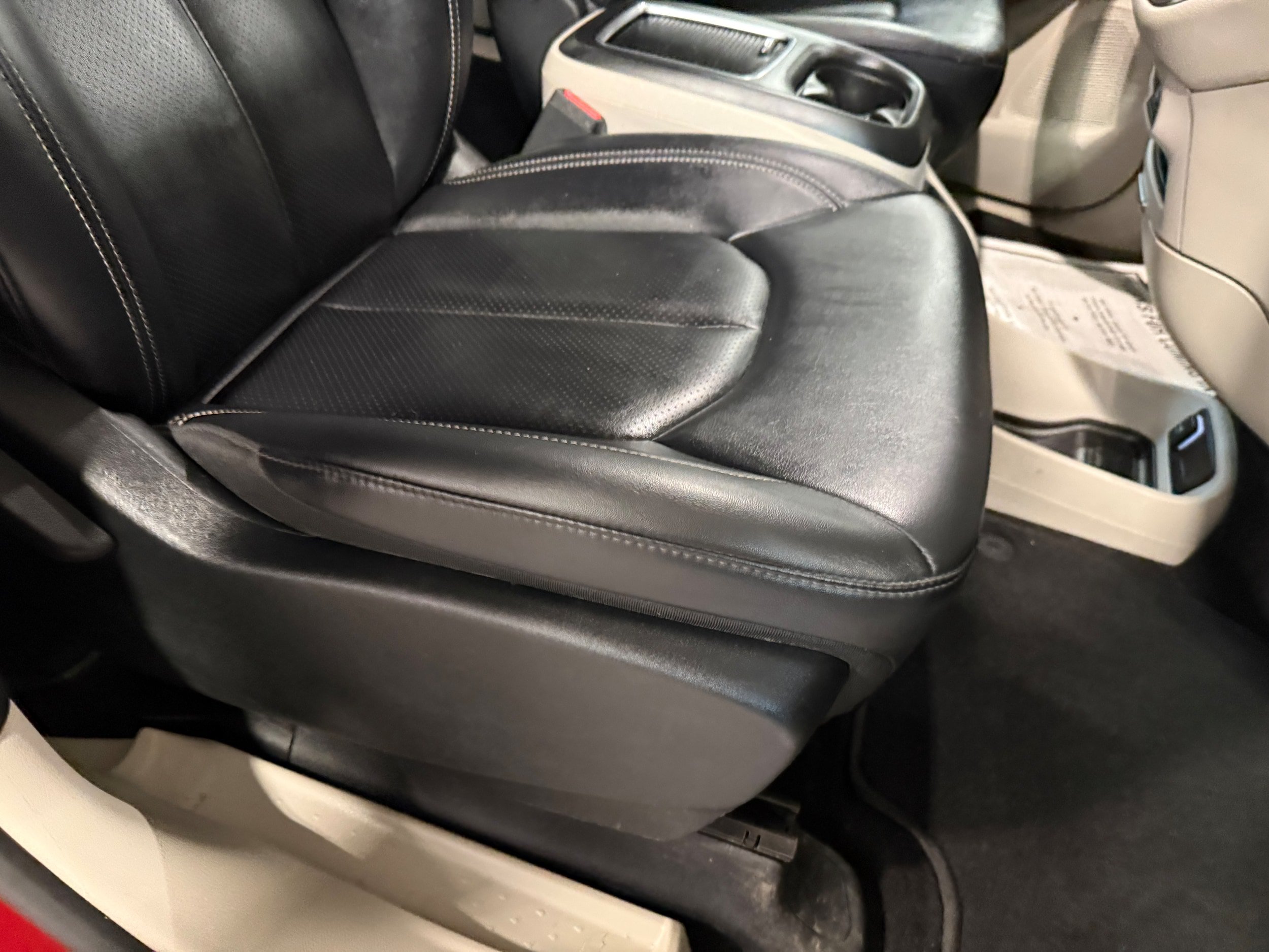 Certified 2024 Chrysler Pacifica Touring-L AWD/4WD image 9