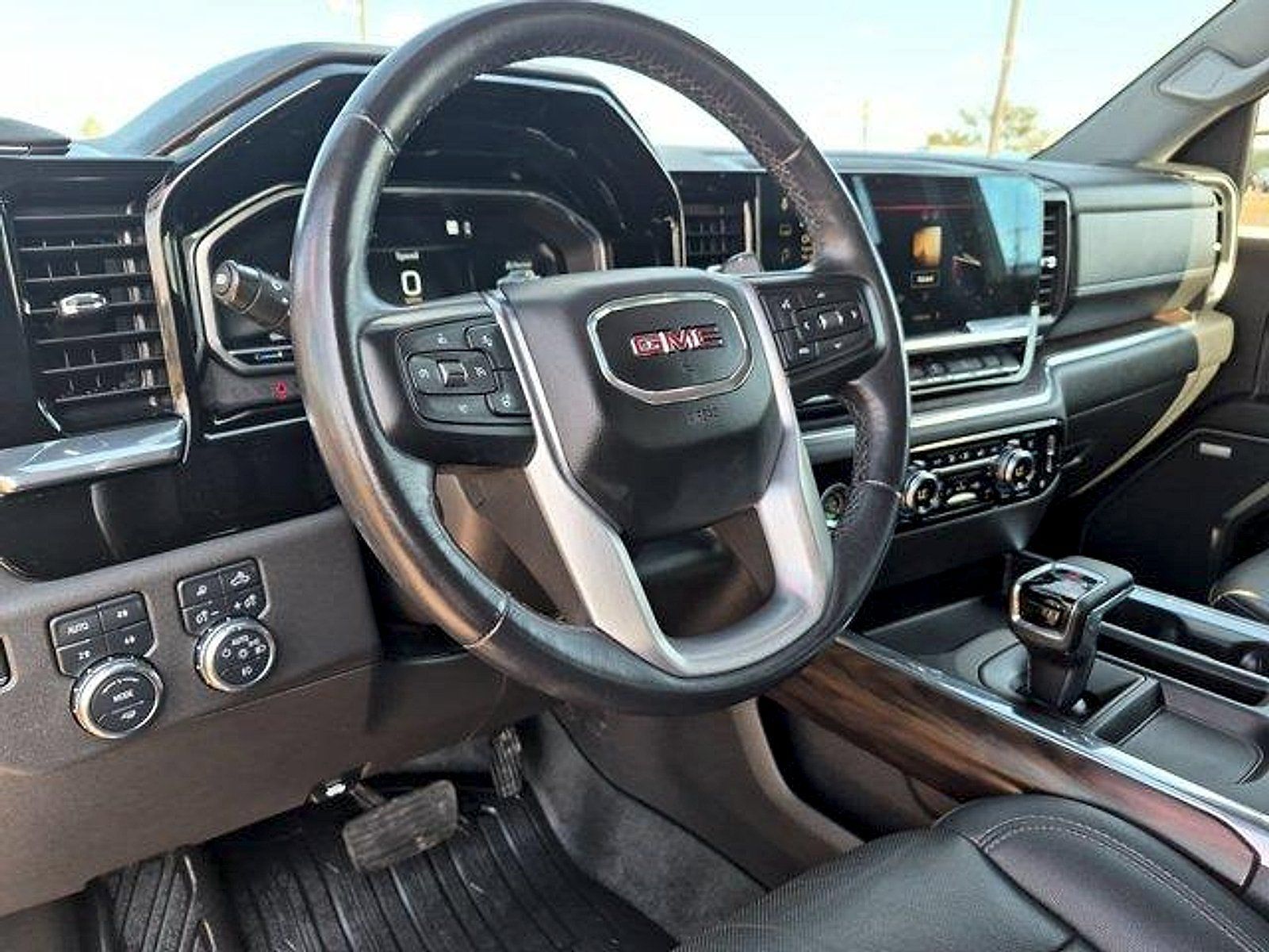 Used 2023 GMC Sierra 1500 SLT AWD/4WD image 10
