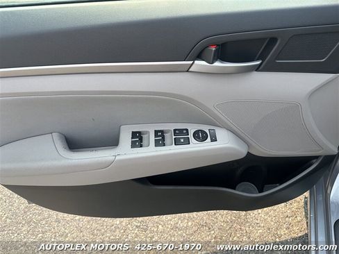 Used 2017 Hyundai Elantra SE FWD image 16