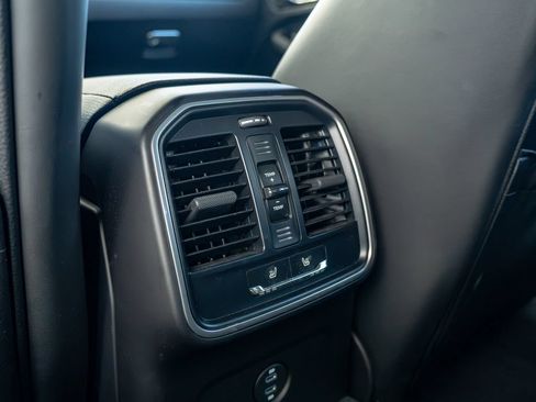 Certified 2024 Porsche Macan AWD/4WD image 24