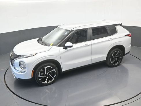 Used 2023 Mitsubishi Outlander SE image 56