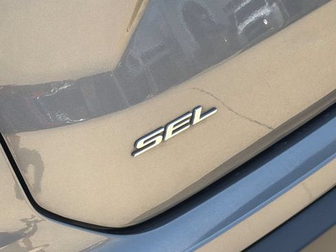 Used 2022 Ford Edge SEL w/ Convenience Package AWD/4WD image 8