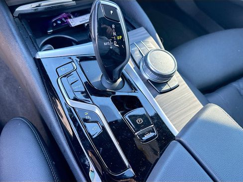 Used 2021 BMW 530i w/ Premium Package image 17