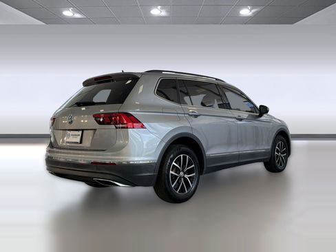 Used 2021 Volkswagen Tiguan SE w/ Panoramic Sunroof Package FWD image 9