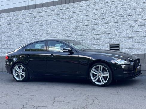 Used 2017 Jaguar XE Prestige AWD/4WD image 4
