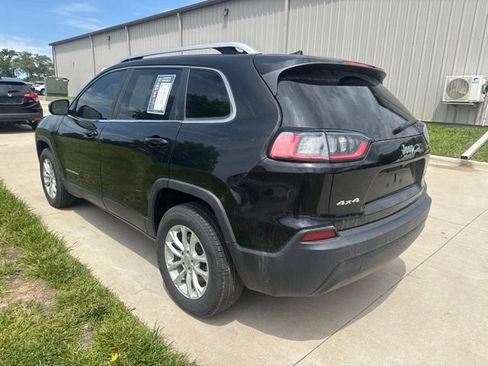 Used 2019 Jeep Cherokee Latitude w/ Popular Appearance Group AWD/4WD image 2