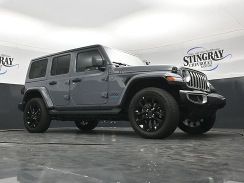 Used 2025 Jeep Wrangler Unlimited Sahara AWD/4WD image 29
