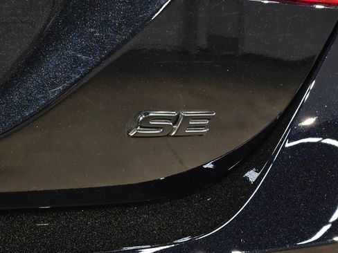 Used 2020 Toyota Camry SE image 35