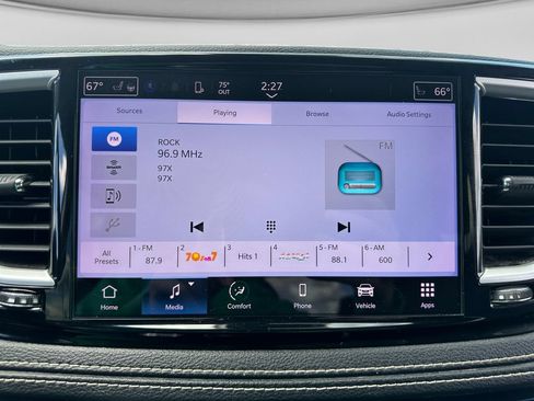 Used 2022 Chrysler Pacifica Touring-L FWD image 23