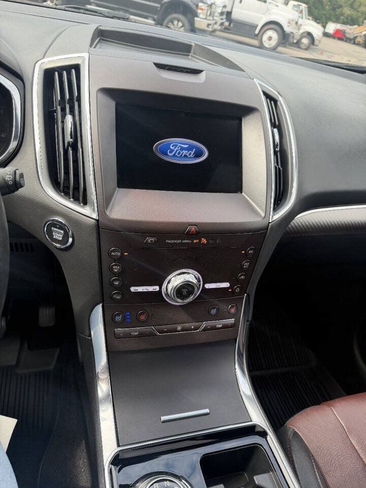 Used 2020 Ford Edge Titanium w/ Equipment Group 301A AWD/4WD image 25