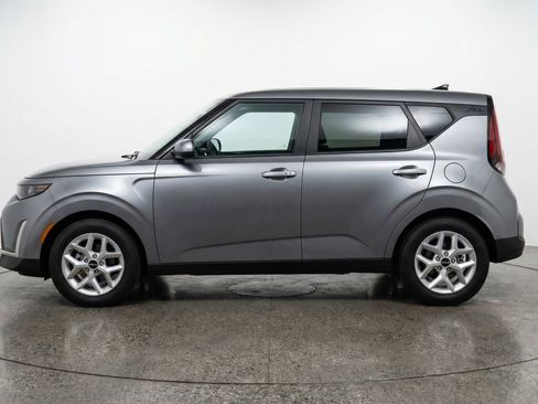 Used 2025 Kia Soul LX w/ LX Technology Package image 5