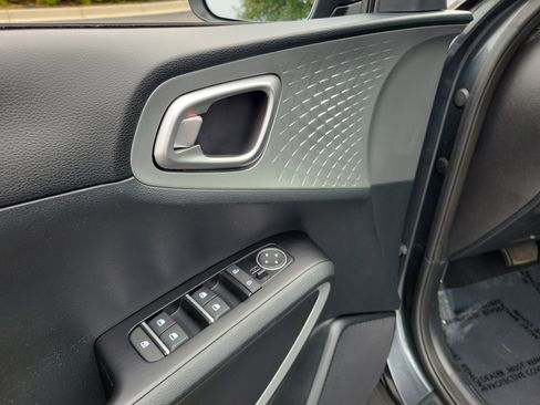 Used 2024 Kia Soul LX w/ Option Group 015 FWD image 18